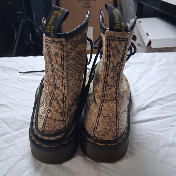 Dr Martens Pascal Snack Print Leather Combat Boots Size 9 - Picture 4 of 7